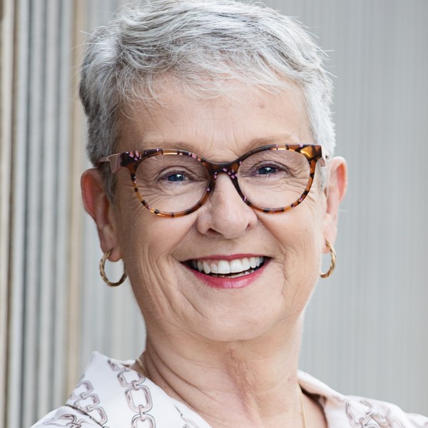 Tania Nelson Casual cropped